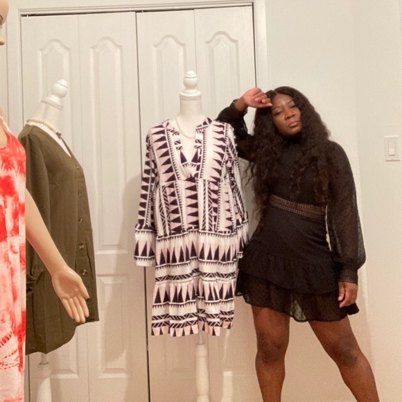 Black lace fluffy dress - Picture 4 of 4